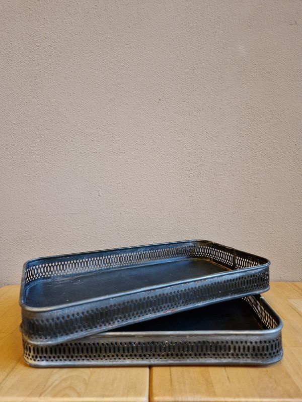 Trays lace pattern set of 2