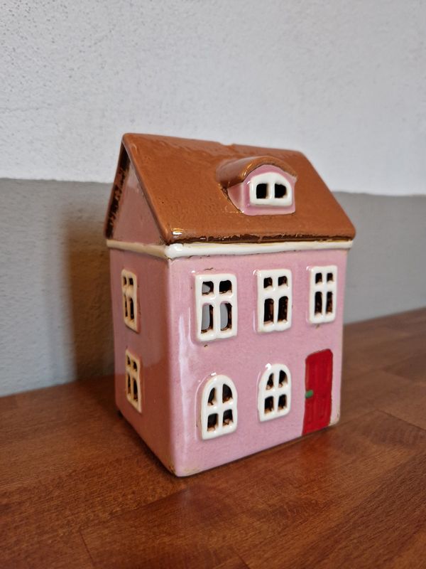 House f/tealight Nyhavn arched dormer window