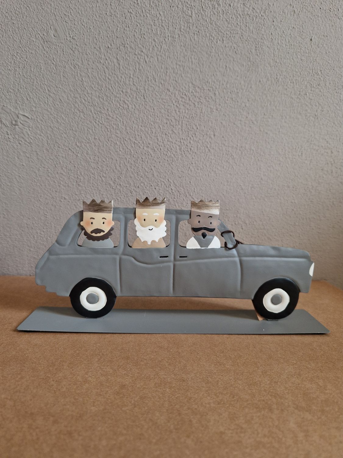 Holy kings in car
