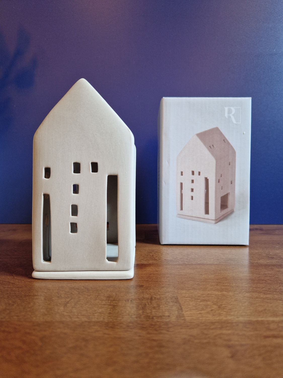 Lighthouse beige