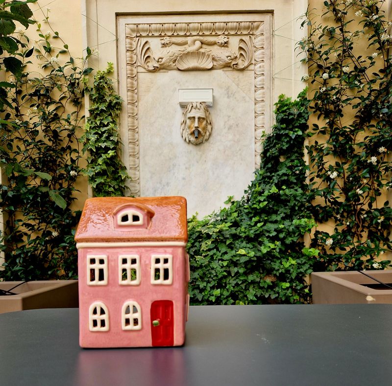 House f/tealight Nyhavn arched dormer window House f/tealight Nyhavn arched dormer window