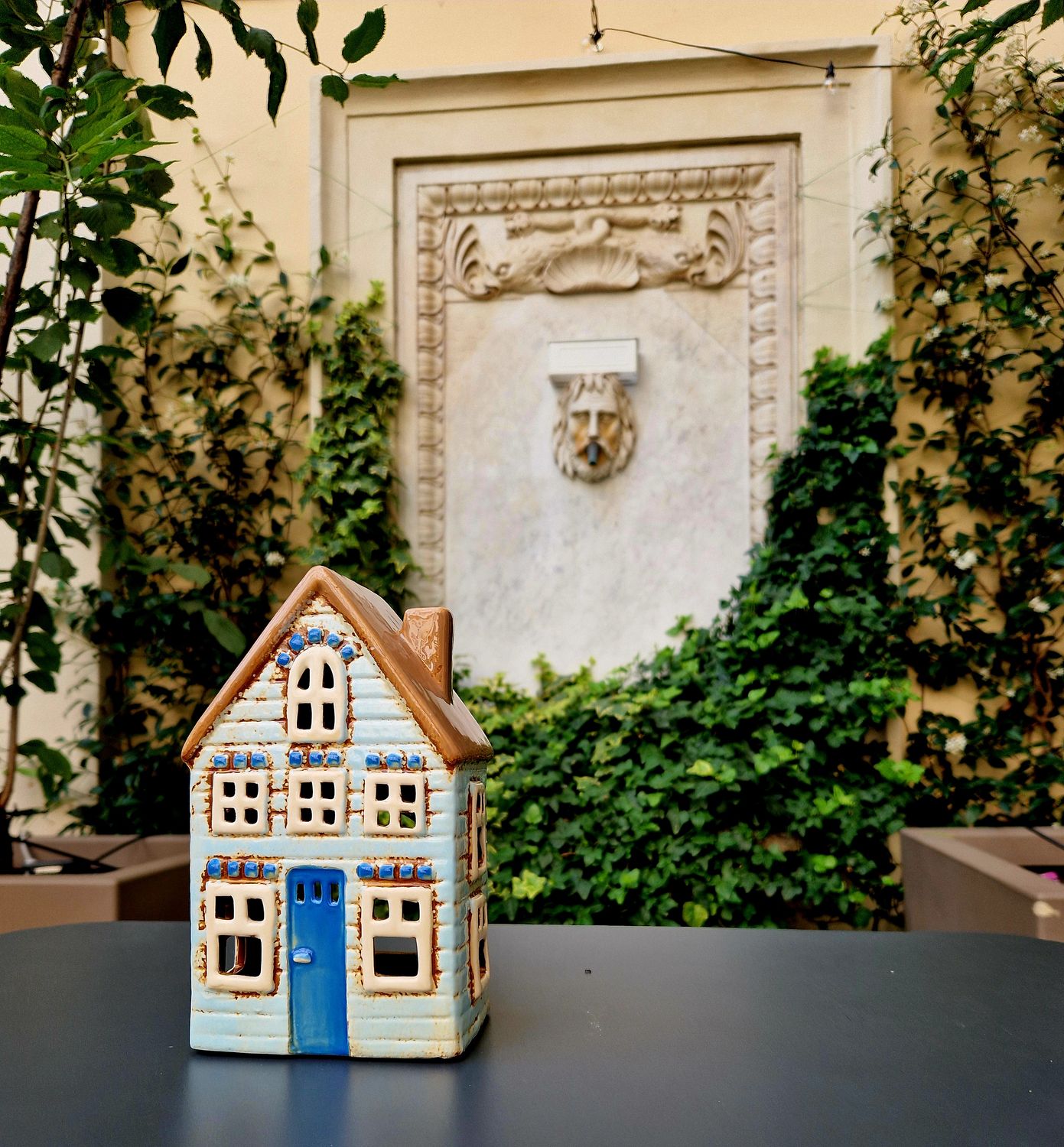 House F/Tealight Visby Blue Door Brown Roof