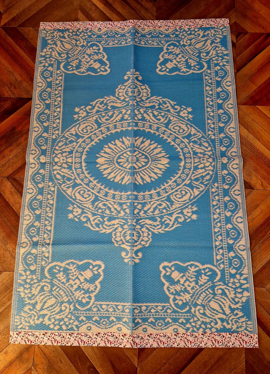 Tappeto In Plastica Riciclata Azzurro Bordo A Foiri