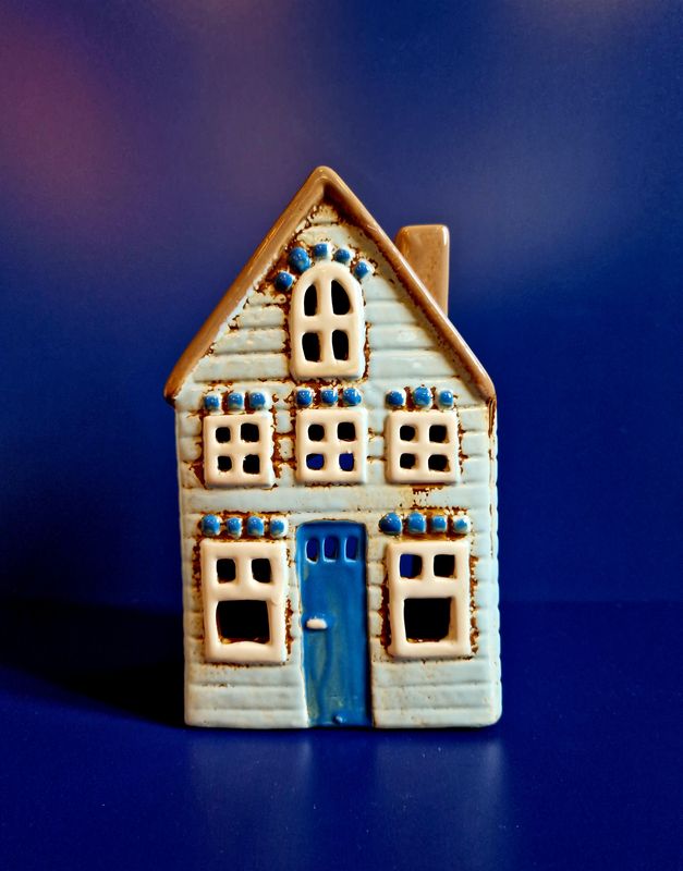 House F/Tealight Visby Blue Door Brown Roof