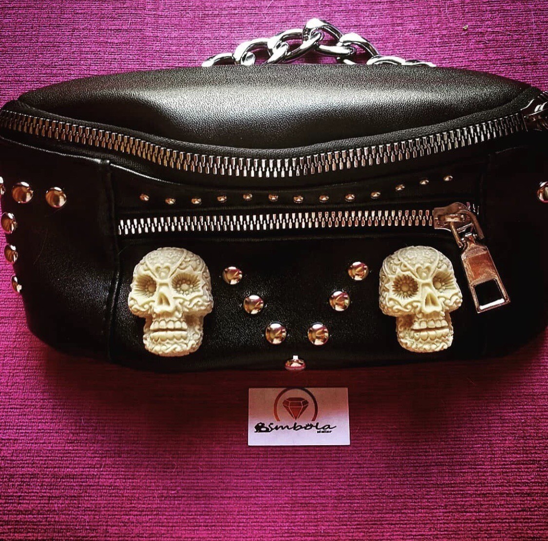 RIÑONERA POLIPIEL CALAVERAS RESINA