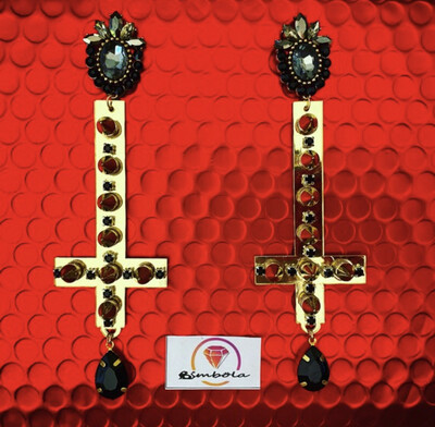 PENDIENTES CRUCES DORADAS ESPEJADAS PENDIENTES CRUZ INVERTIDAS TACHAS Y PEDRERÍA CROSS EARRINGS