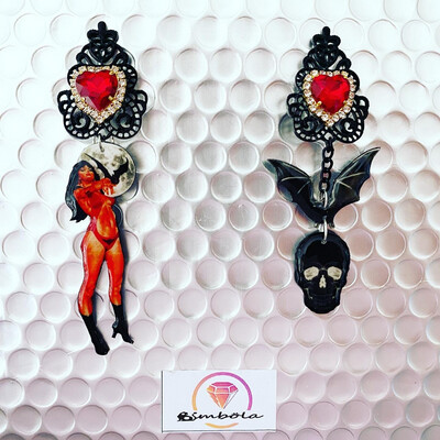PENDIENTES VAMPIRELLA VAMPIRELA WOMAN EARRINGS HANDMADE COMIC CARTOON MURCIÉLAGO BAT