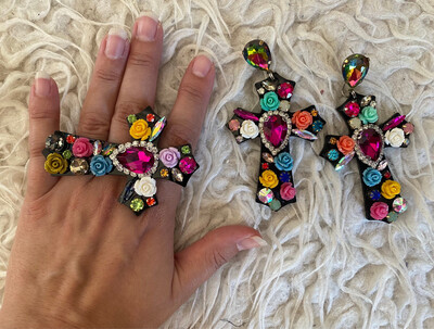 PENDIENTES CRUCES CRUZ FLORES PEDRERÍA CROSS EARRINGS