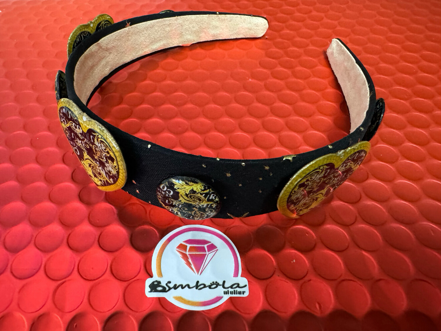 Diadema negra couture corazones diadema incrustaciones versa