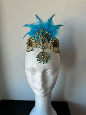 Tiara princesa Yasmine corona de plumas diamante pedrería lágrimas pepitas boreal oro corona