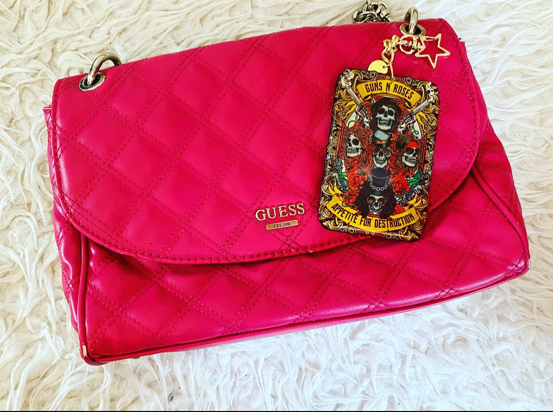 Bagcharm o llavero XL diseño exclusivo para bolsos Guns and Roses calaveras rock 