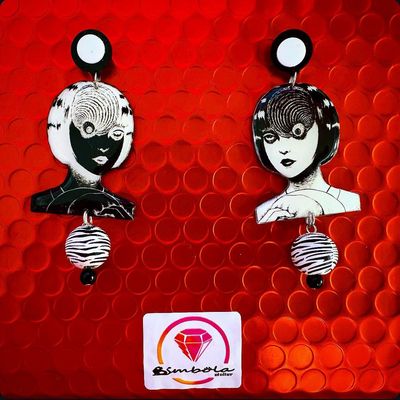Pendientes calaveras skull Earrings Pendientes Halloween cómic japonés creepy horror Uzumaki Junji Ito