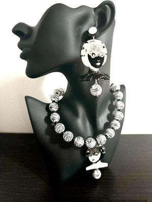 Pendientes calaveras skull Earrings Pendientes Halloween cómic japonés creepy horror Uzumaki Junji Ito