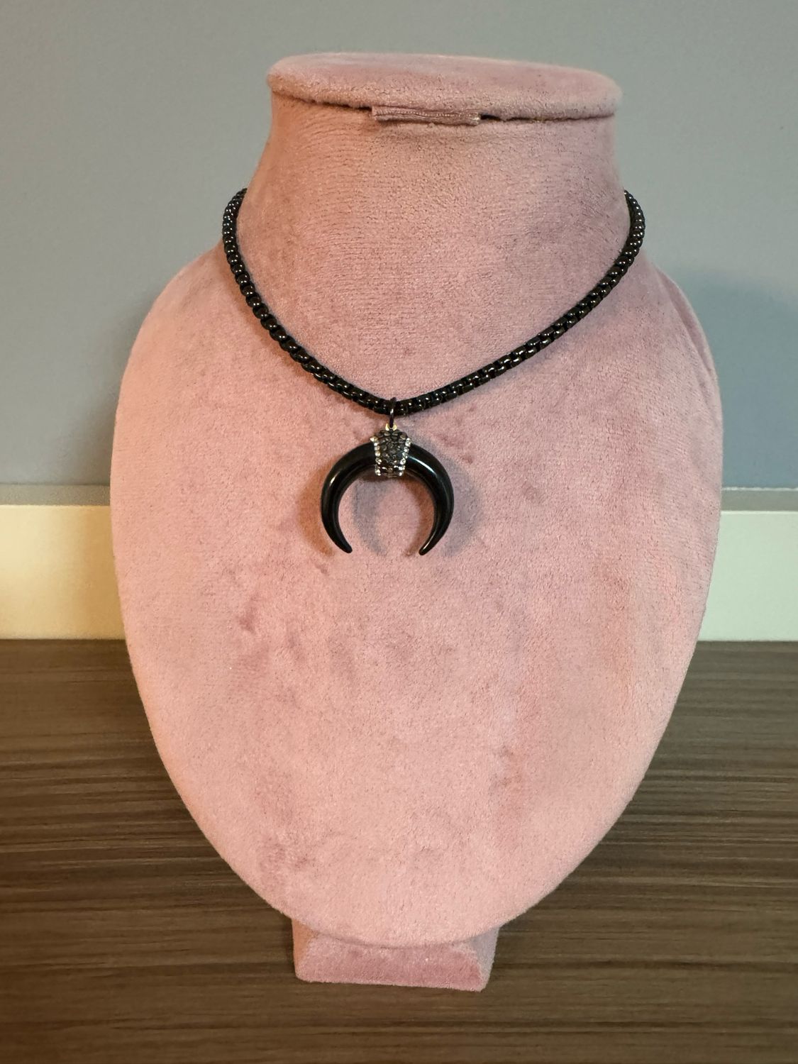 Collar luxury cuerno doble negro