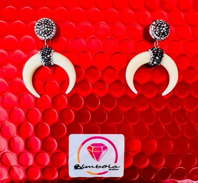 PENDIENTES CUERNOS HUESO BLANCO BEIGE LUXURY EARRINGS 