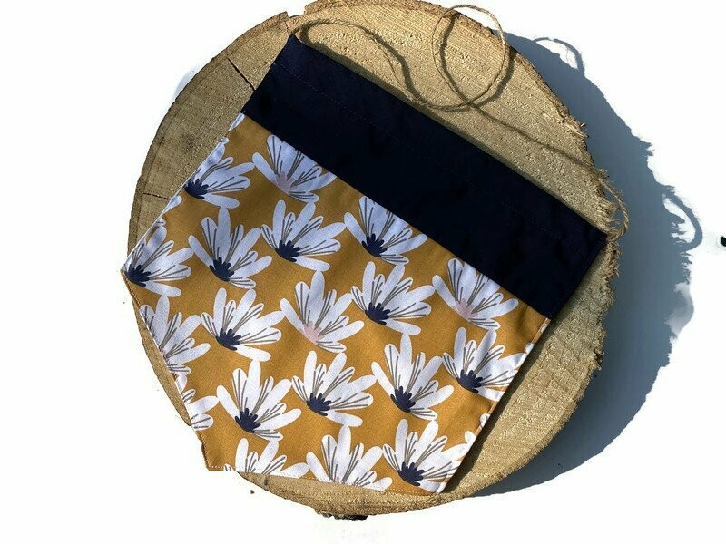 Fanion lotus fond moutarde