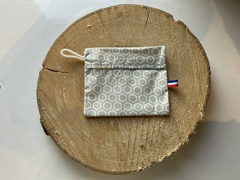 Pochette enduite à"motifs géométriques beiges et blancs"