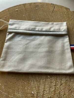 Pochette enduite "blanche et ruban argenté"