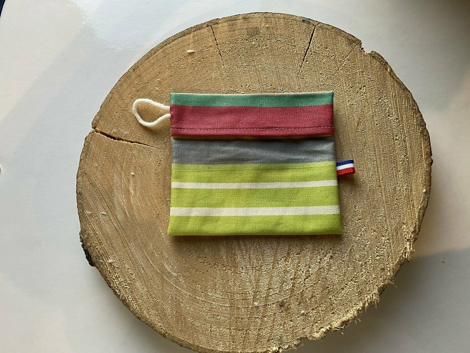 Pochette enduite à "rayures vertes, roses, grises... "