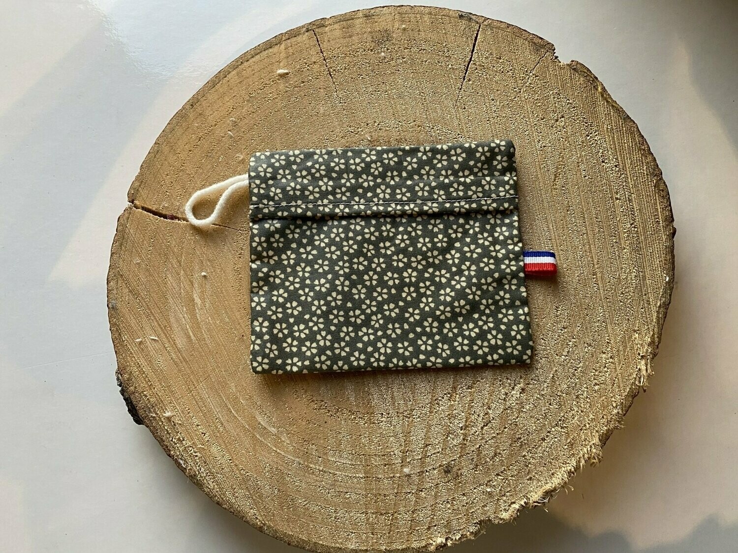 Pochette enduite "marron et fleurs beiges"