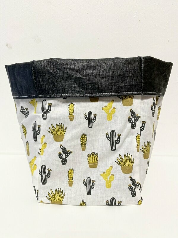Panière motifs cactus jaunes et noirs et doublure lin enduit noir