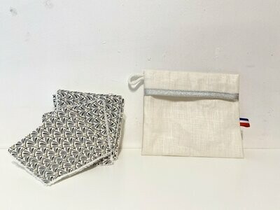 Ensemble lingettes lavables motifs camaïeu gris pochette de transport lin enduit blanc et ruban argenté