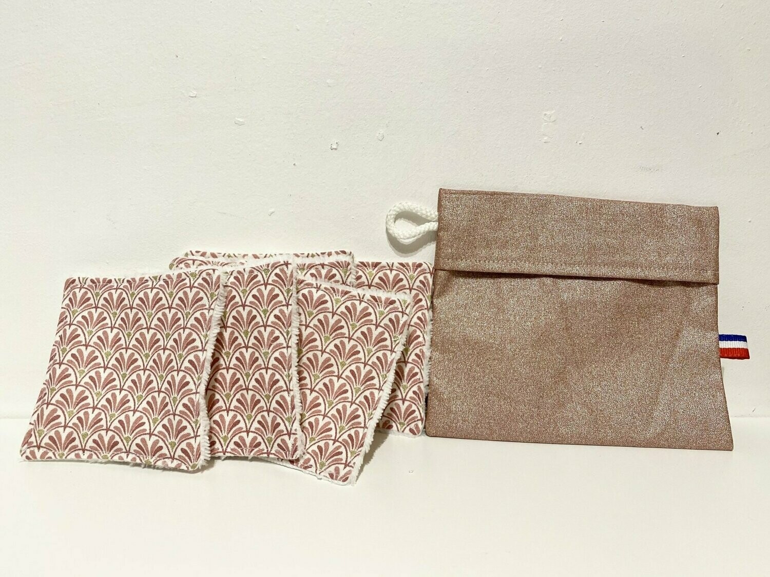 Ensemble lingettes lavables motifs géométriques camaïeu roses et pochette de transport lin enduit rose pailletté