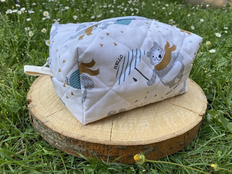 Trousse de toilette en tissu matelassé à motifs ours