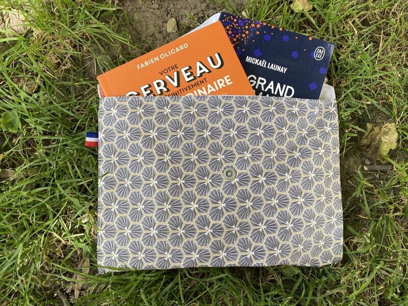 Pochette à livre à motifs géométriques gris