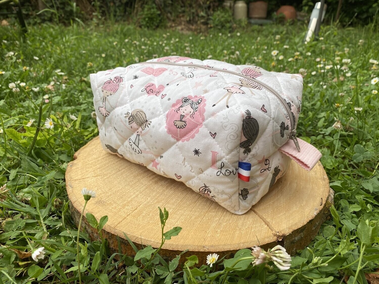 Trousse de toilette en tissu matelassé à motifs "danseuses"