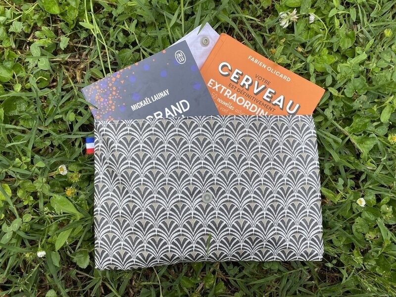 Pochette à livre à motifs géométriques gris