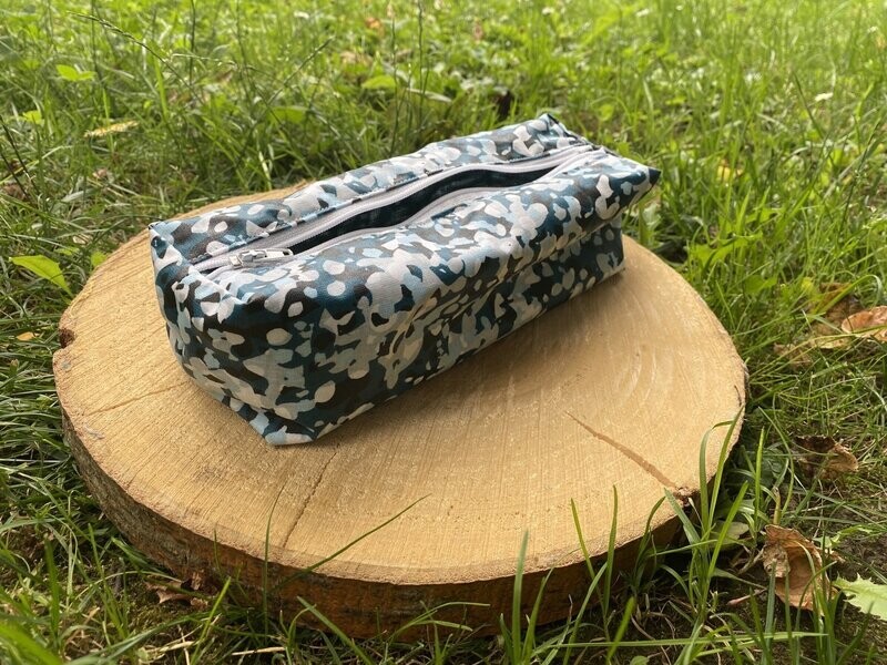 Trousse d'école à motifs géométriques gris, bleus, blanc