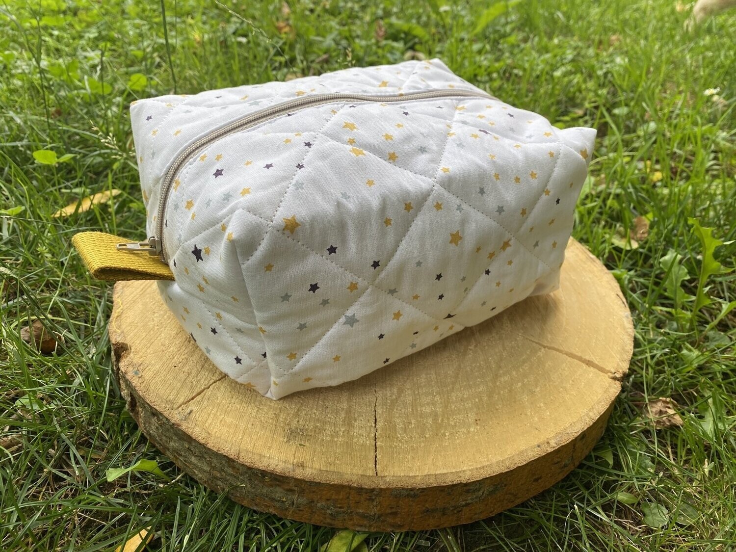 Trousse de toilette en tissu matelassé à motifs étoiles
