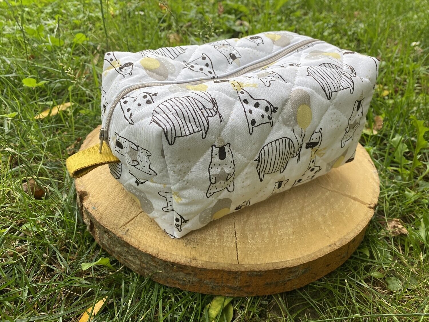 Trousse de toilette en tissu matelassé à motifs "girafes"