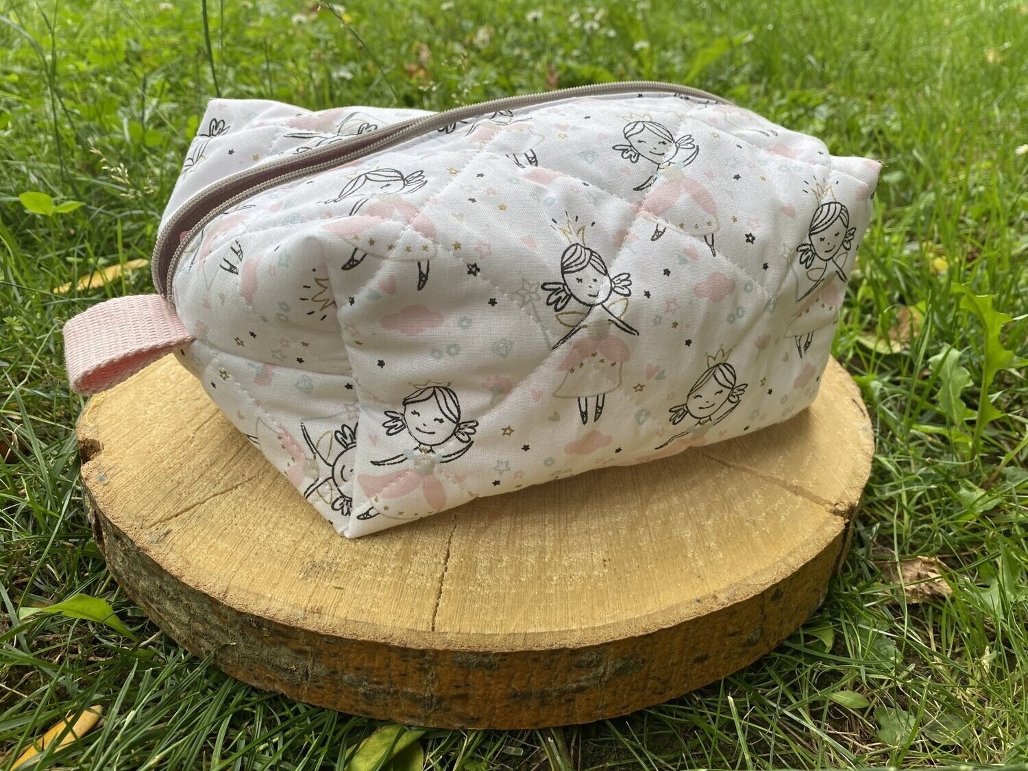 Trousse de toilette en tissu matelassé à motifs "princesses"