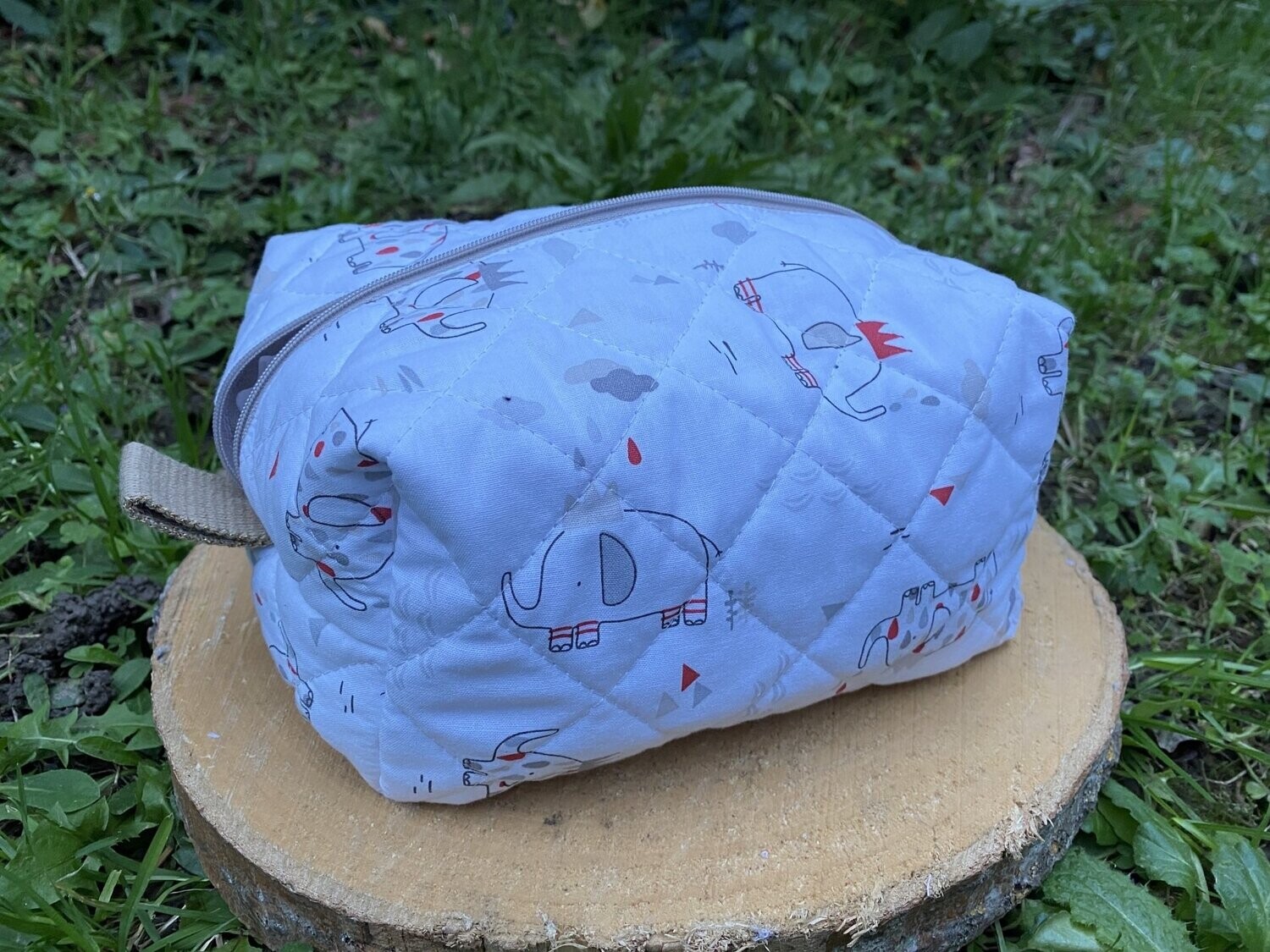 Trousse de toilette en tissu matelassé à motifs éléphants