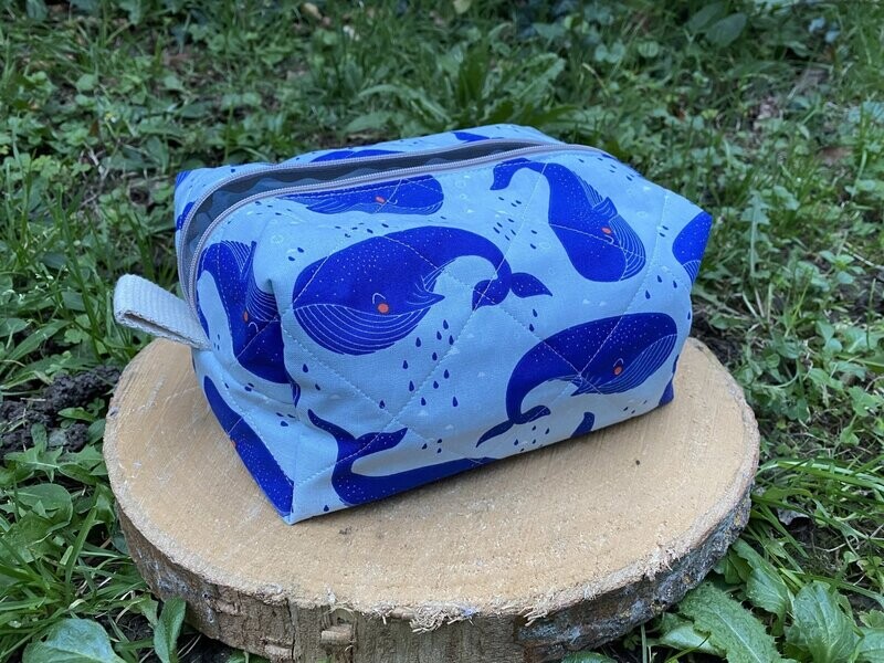Trousse de toilette en tissu matelassé à motifs baleines