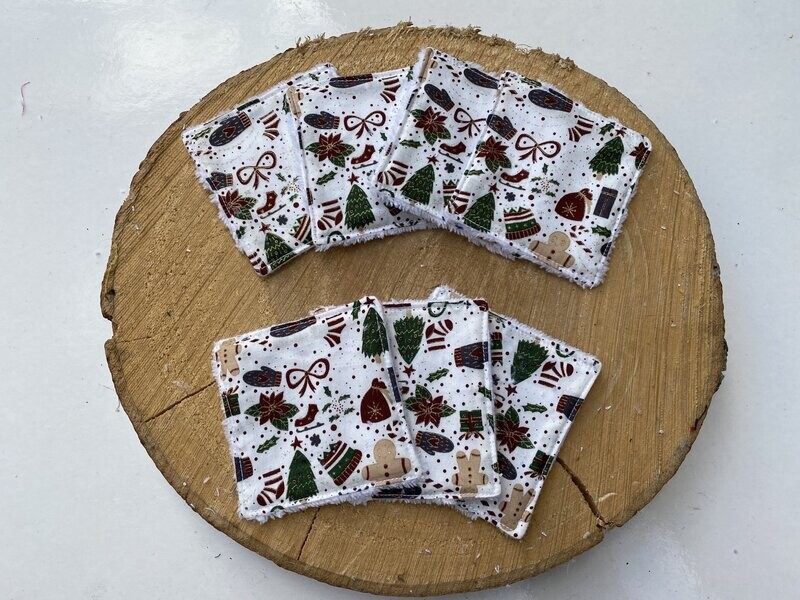 Semainier de lingettes motifs noël: cadeaux, sapins, hottes, gants, patin à glace