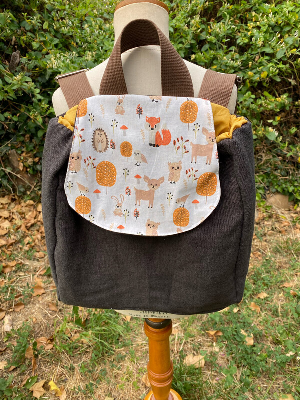 Sac à dos d'enfant motifs biches et forêt 