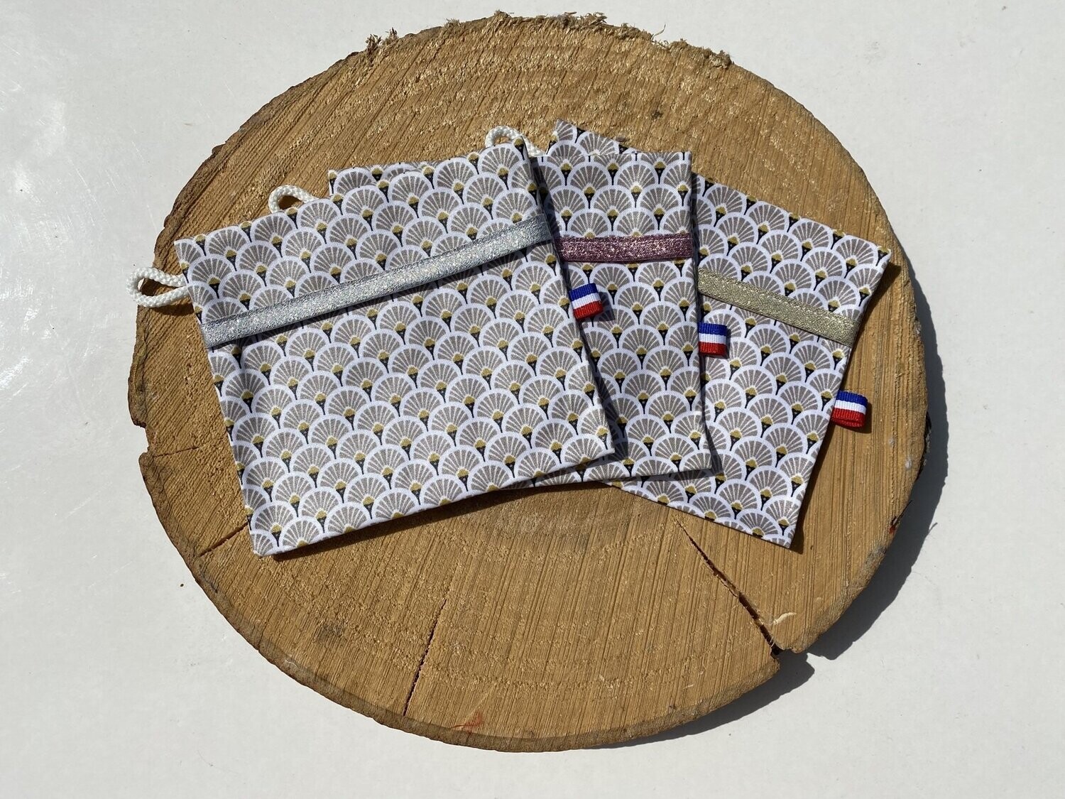 Pochette enduite à motifs géométriques beige