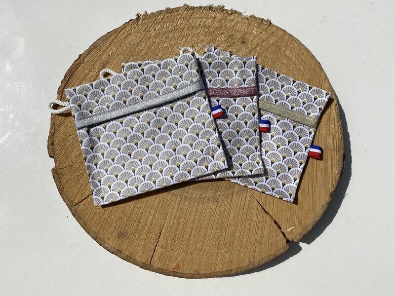 Pochette enduite à motifs géométriques beige