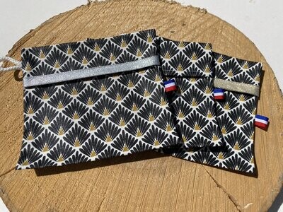 Pochette enduite à motifs géométriques noirs