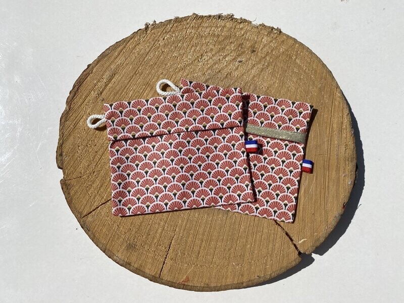 Pochette enduite à motifs géométriques rouge