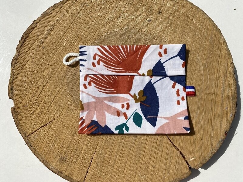 Pochette enduite à motifs fleuri et feuilles
