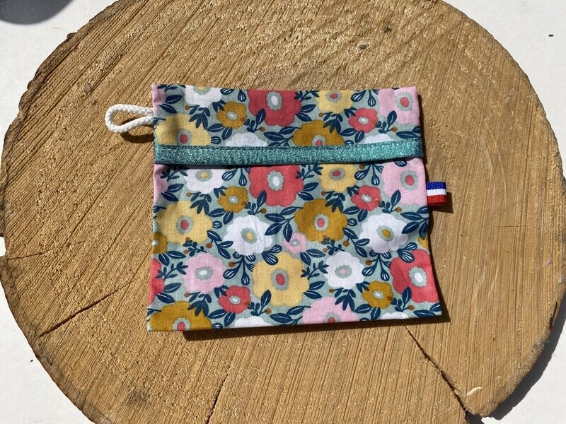 Pochette enduite à motifs fleurs sur fond bleu