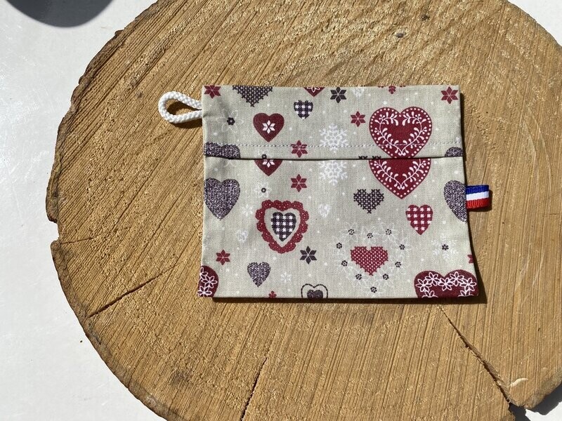Pochette enduite à motifs coeurs