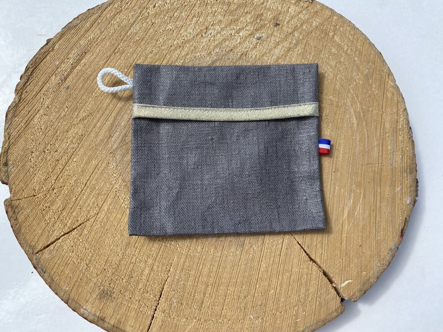 Pochette enduite gris et ruban doré