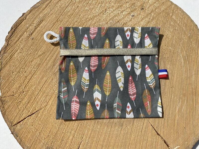 Pochette enduite à motifs plumes