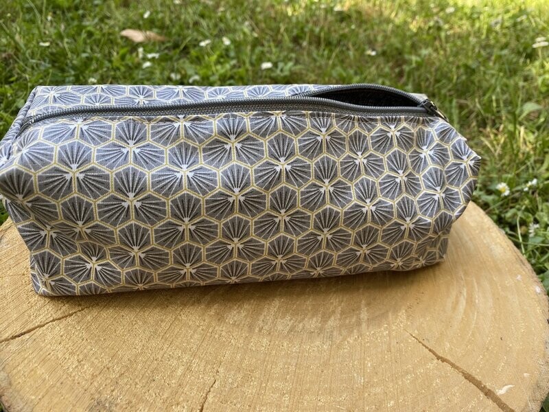 Trousse d'école à motifs géométriques gris et beiges