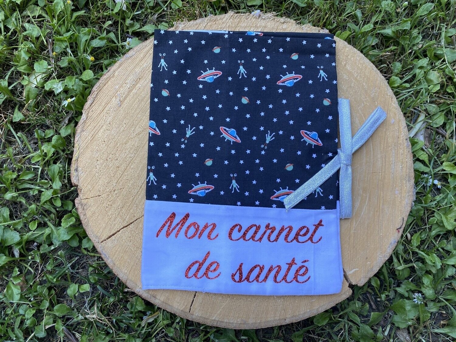 Protège carnet de santé motifs galaxie et écriture "Mon carnet de santé"